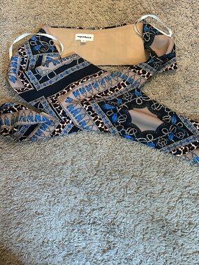 superdown Blue and Beige Patterned Crop Top | Size Medium